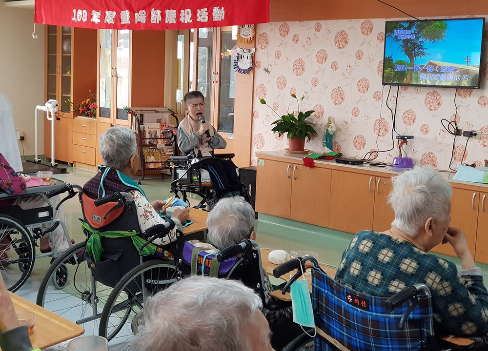 護理之家慶重陽，祝福長輩活力久久
